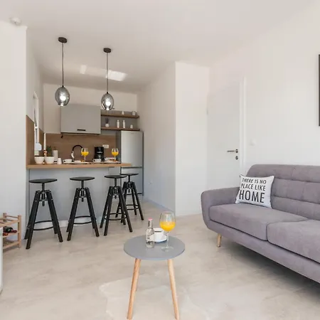4 Bedroom Amazing In Sukošan
